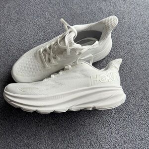 Hoka Clifton 9 all white walking running shoes size 9